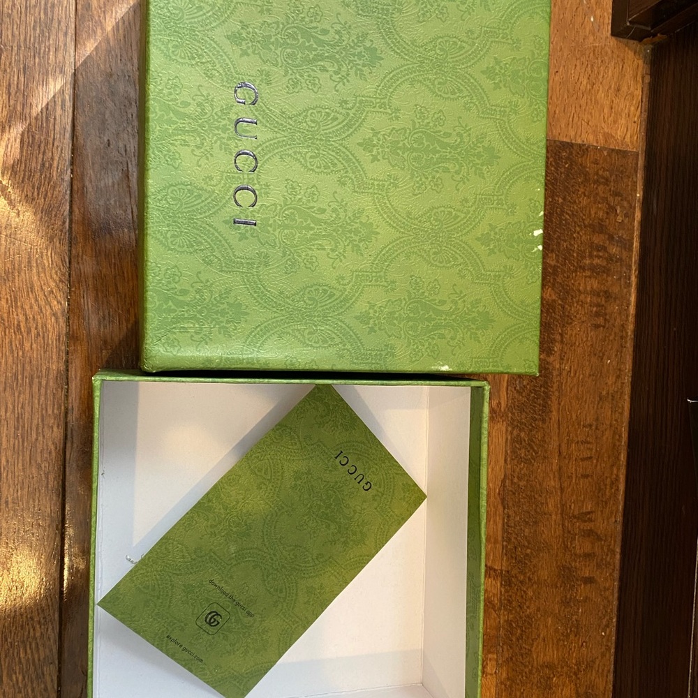 Gucci box belt